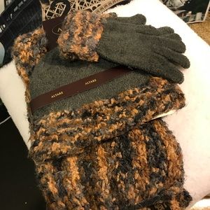 Set combination. Gloves scarve hat